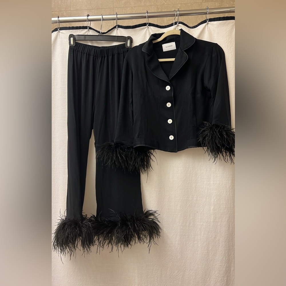 Sleeper Black Feather Trim Set